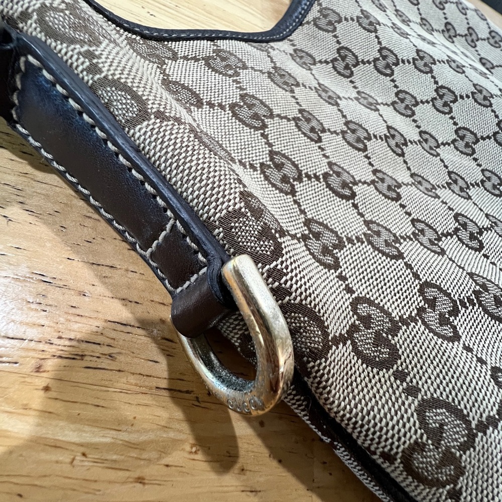 Gucci Britt Hobo Bag - Picture 8 of 9
